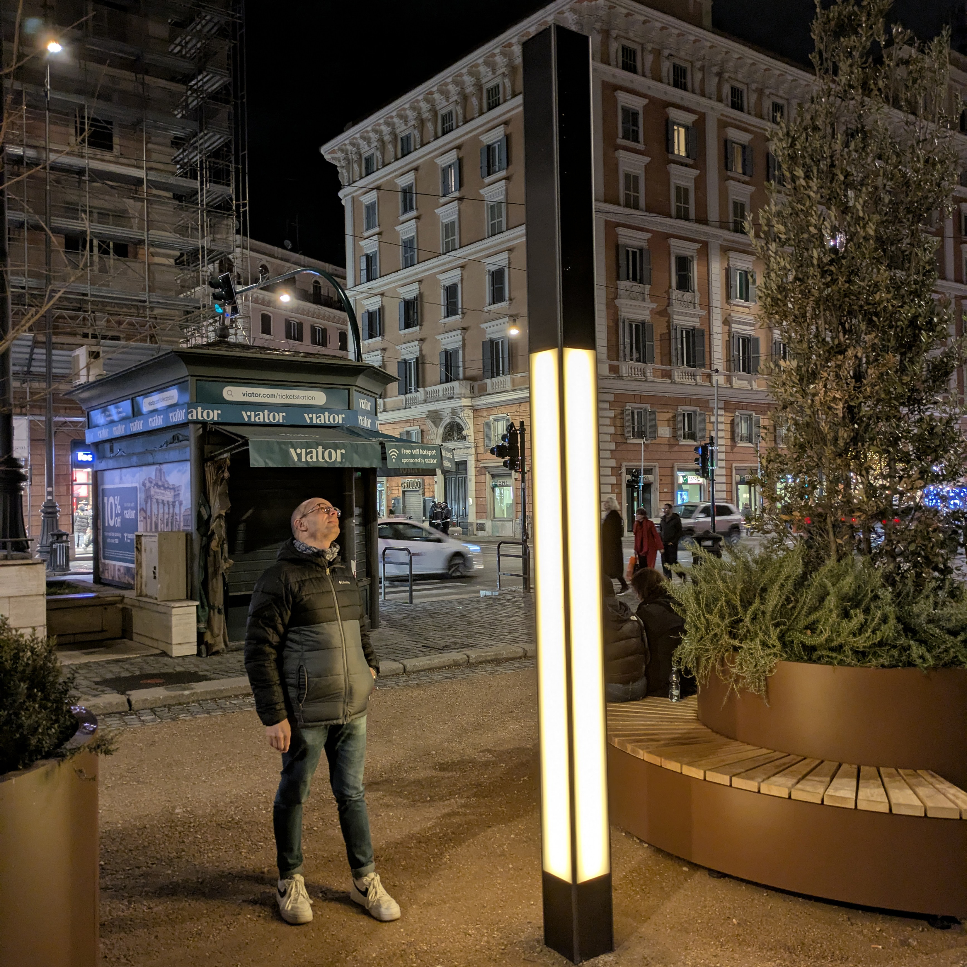 Photinus-Schreder-LUMIELLE-solar-lighting-Rome-ITALY.jpg